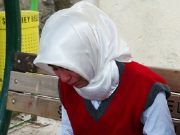 Müdür: Başını Açmazsan Kaydını Yaptırmam!