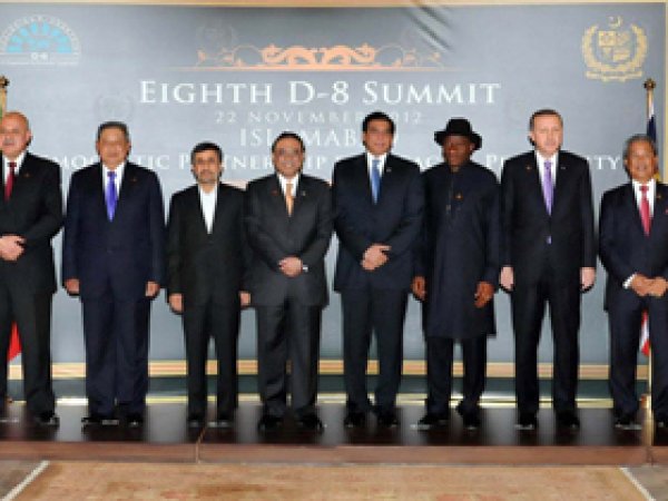İsrail Güçten Anlar, Güç de D8