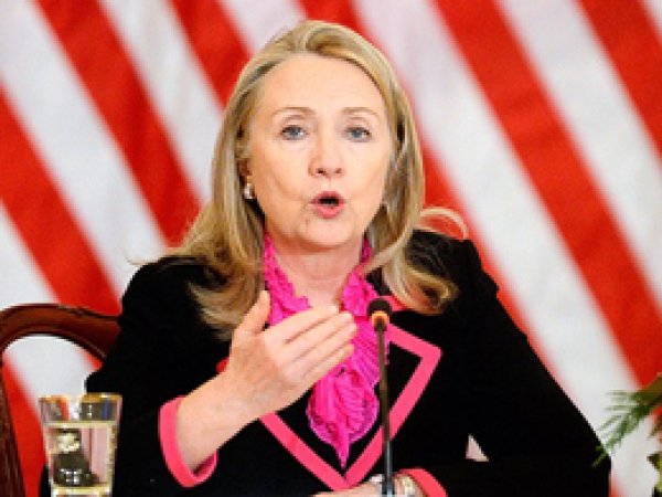 Hillary Clinton Hastaneye Kaldırıldı