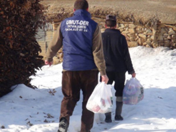 Umut Der Tatvan Şubesi Köylere Yardım Ulaştırıyor