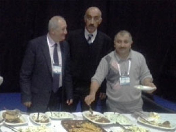 İzmir Fuarında Van Kahvaltısı