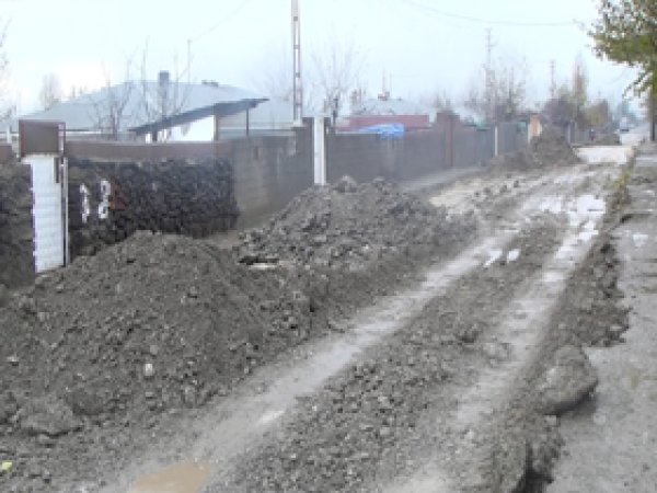 Diyarbakır'daki Bozuk Yollar Halkı Bezdirdi
