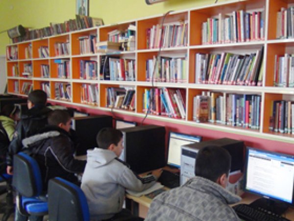 Ödev İçin İnternet Kafe Değil; Kütüphane Tercih Edilmeli 