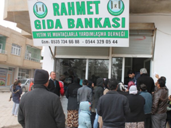 Rahmet Gıda Bankası Yine Köprü Oldu