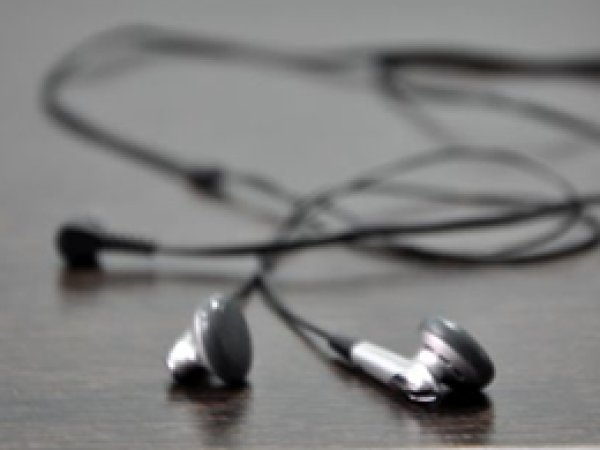 Yüksek Sesle Müzik Dinlemek İşitme Kaybına Yol Açıyor