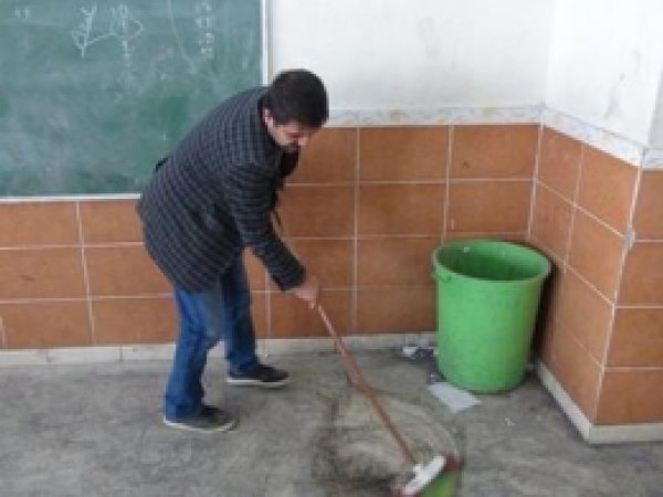 Veliler Okullardaki Kirliliğe İsyan Etti