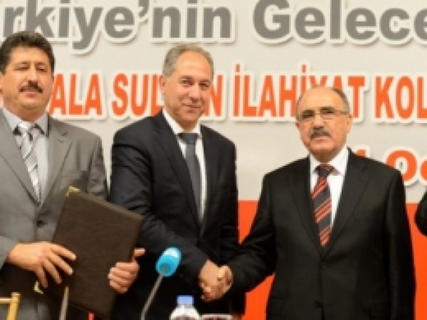 KKTC'de İlahiyat Koleji Yurtları Kurulacak