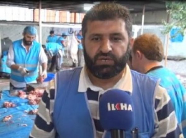 İzmir Umut Kapısı'ndan 70 Aileye Et Yardımı