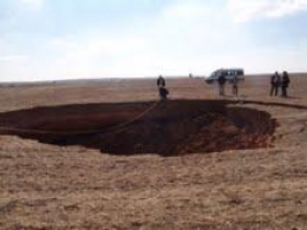 Konya'da 17 Metre Uzunluğunda Obruk Oluştu 