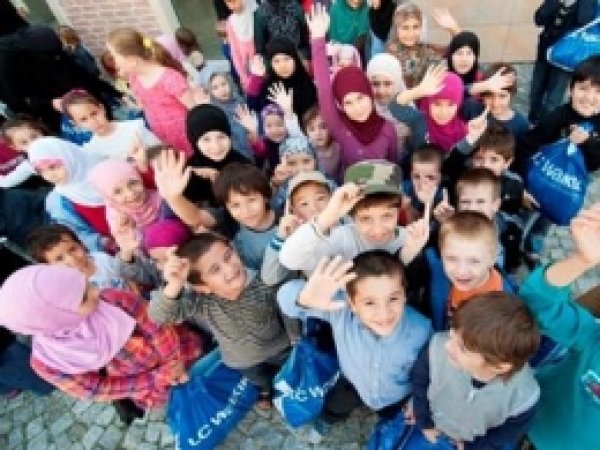 İMKANDER'den Savaş Muhacirlerine Yardım  