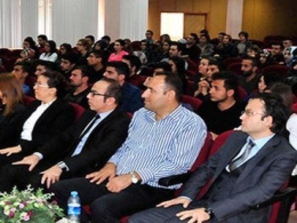 İnönü Üniversitesi Öğrencilerine Kariyer Eğitimi 