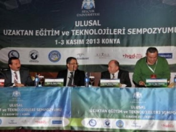 Konya'da Uzaktan Eğitim Sempozyumu  Düzenlendi 