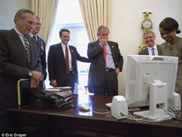 Bush'un Görülmemiş Fotoğrafları Kitaplaştırıldı