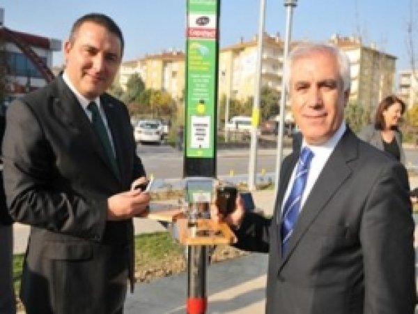 Cep Telefonları Güneş Enerjisiyle Şarj Olacak 