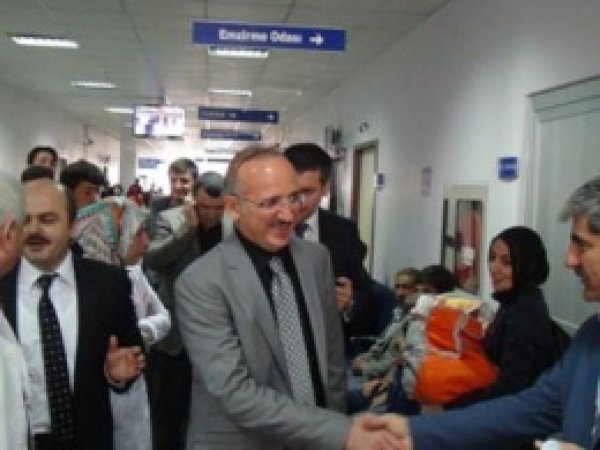 'Yöneticiler Halka En Güzel Hizmeti Sunmakla Görevlidirler'