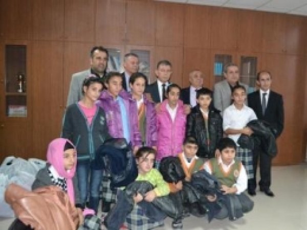 BATSO'dan 2 Bin Öğrenciye Giyim Yardımı 