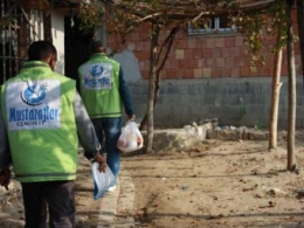 Tarsus'ta Mustazaflar Cemiyeti'nin Yardımı Sürüyor