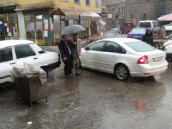 Bitlis Şiddetli Yağışların Etkisine Girdi 