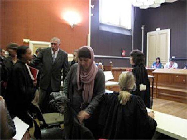 Fransa Temyiz Mahkemesi Başörtüsü Yasağını Onadı  