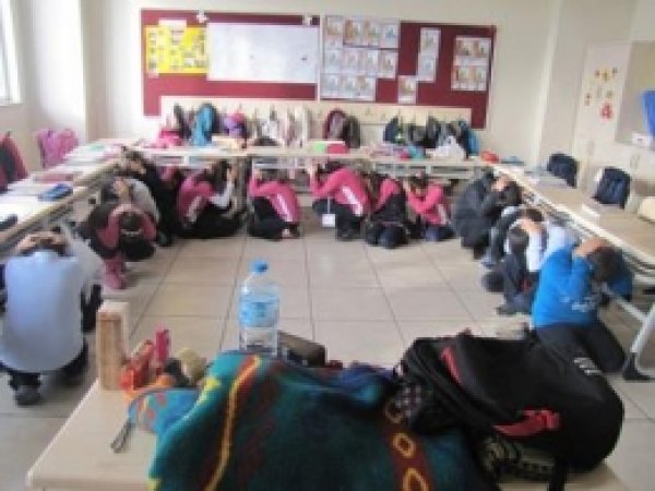 Okulda Deprem Tatbikatı 