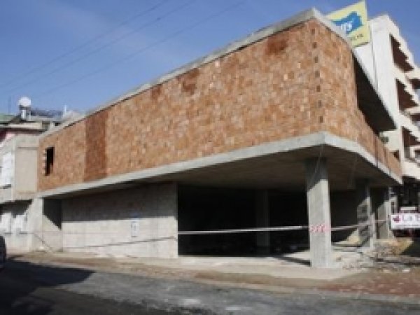 Denetlemek İçin Çıktığı İnşaattan Düştü 