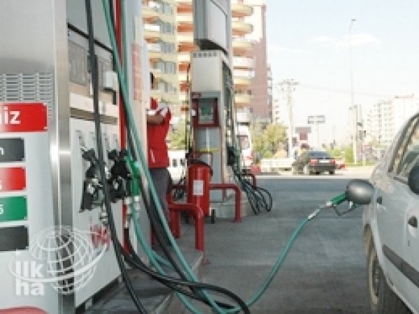 Benzine Bir Zam Daha 
