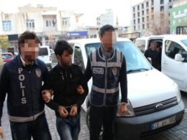 Norşin'de 11 İşyerini Soyan 4 Hırsız Tutuklandı  
