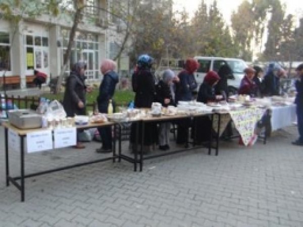 İzmir'de Mülteciler Yararına Kermes 