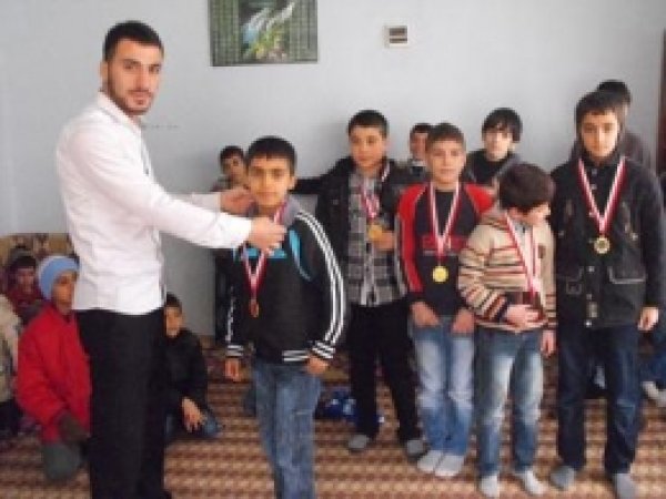 Çocuklar Arasında Satranç Turnuvası 