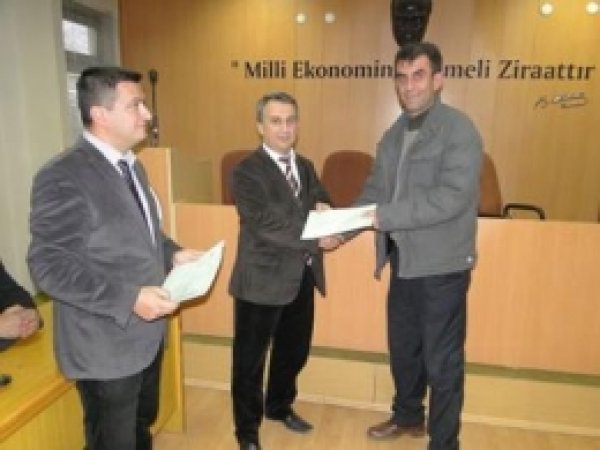 Peyzaj Kursuna Katılanlara Sertifikaları Verildi  