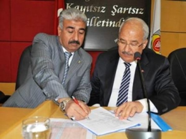 Tarsus Belediyesi İşçilerine Yüzde 40 Zam Yaptı 