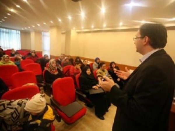 "Ergenlik Dönemi Psikolojisi Ve Anne-Baba Tutumları" 