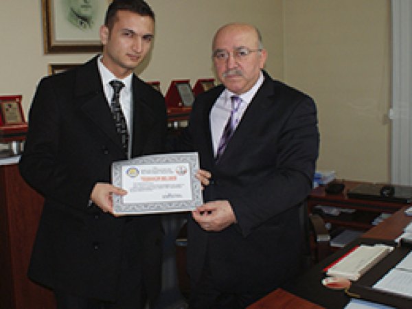 Gönüllü Öğretmenlere Teşekkür Belgesi Verildi