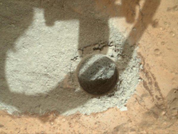 Curiosity, Mars'ta İlk Kez Kaya Deldi