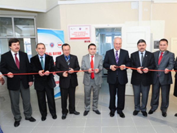 CBÜ Gıda Güvenliği Laboratuvarları Açıldı