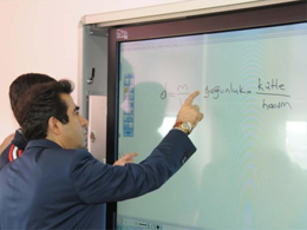 Mersin'de Öğrencilere Tablet Bilgisayar Dağıtıldı