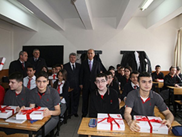 Bursa'da Tablet Bilgisayarlı Eğitim Başladı