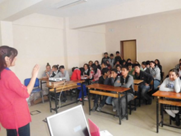 İlköğretimlere Sigaranın Zararları Konulu Seminer