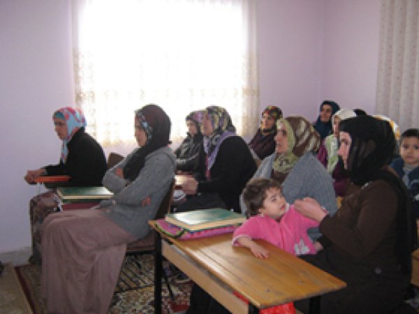 Bayanlara Yönelik Bilinçlendirme Seminerleri Sürüyor 