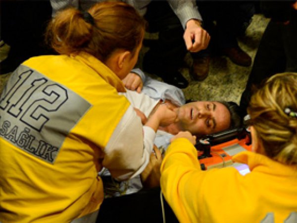 İstanbul Barosu Avukatları Gazeteciyi Linç Etti