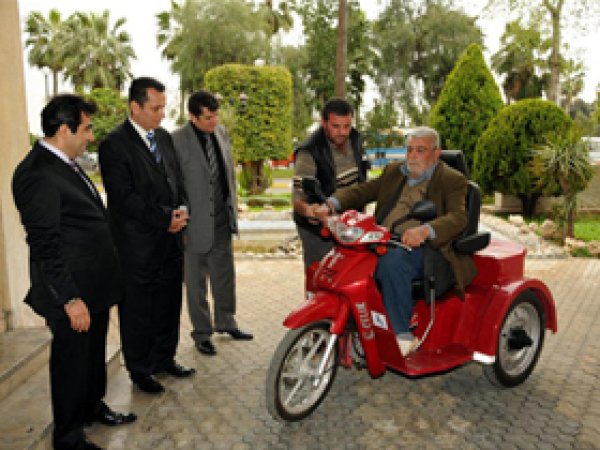 Vali'den Engelli Vatandaşa Üç Tekerlekli Motosiklet