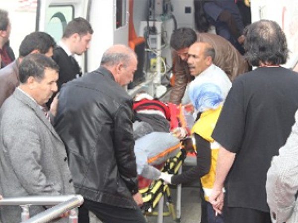 Patnos'ta Minibüs ile Otomobil Çarpıştı: 3 Ölü