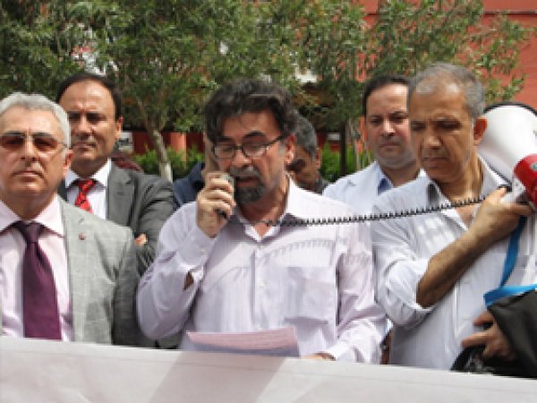 Gözlük Simsarlarının Şiddeti Protesto Edildi
