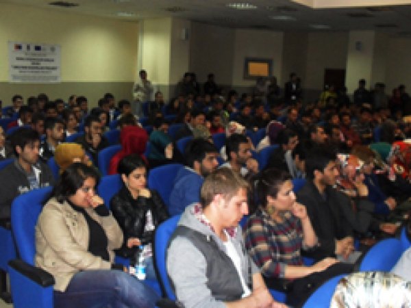 Bingöl'de 'Okuyan Kadınlar' Konferansı Yapıldı 