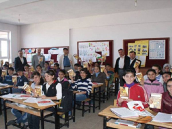 220 Fakir Öğrenciye Eğitim Desteği