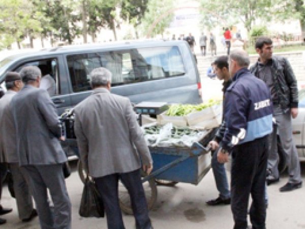Silvan'da Zabıta Seyyar Satıcılara Göz Açtırmıyor