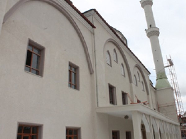 Van Ulu Camii'nin Rengi Değişti