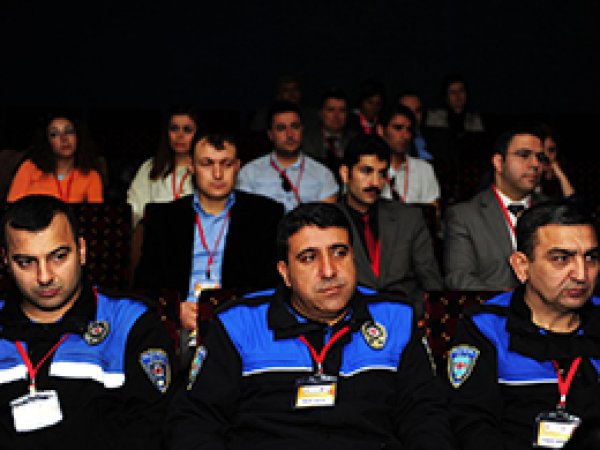 Manisa'da Madde Bağımlılığı Masaya Yatırıldı