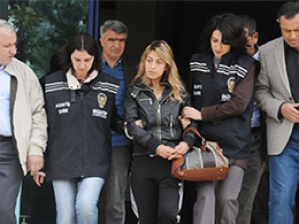 Eşinin İffetsizliğine Kurban Gitti