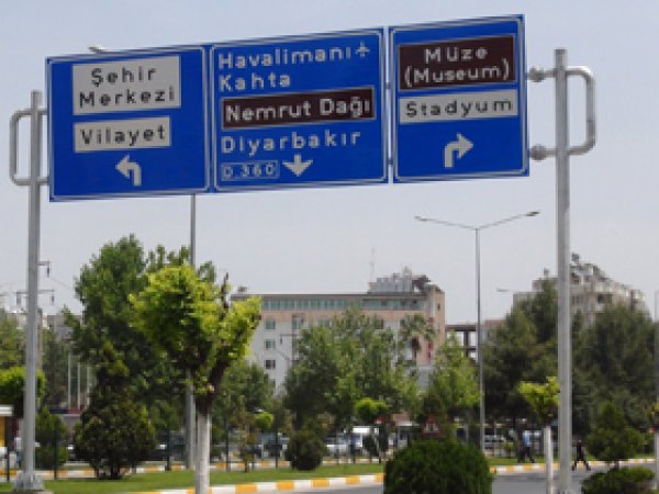 Adıyaman'da Tabelalar Yenilendi